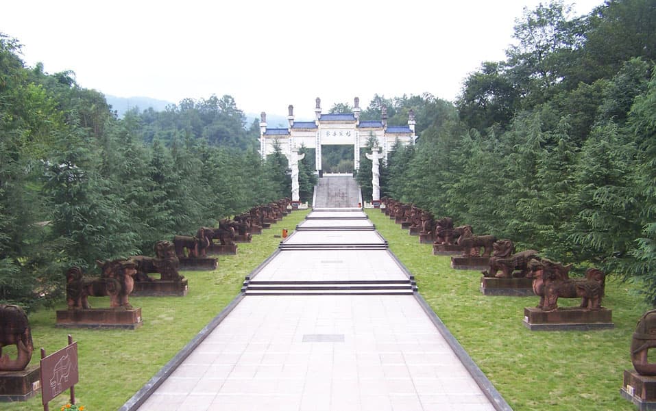 卧龙寺公墓